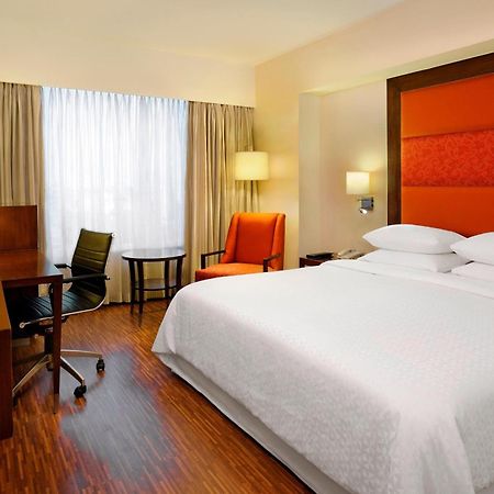Four Points By Sheraton Ahmedabad Exterior foto
