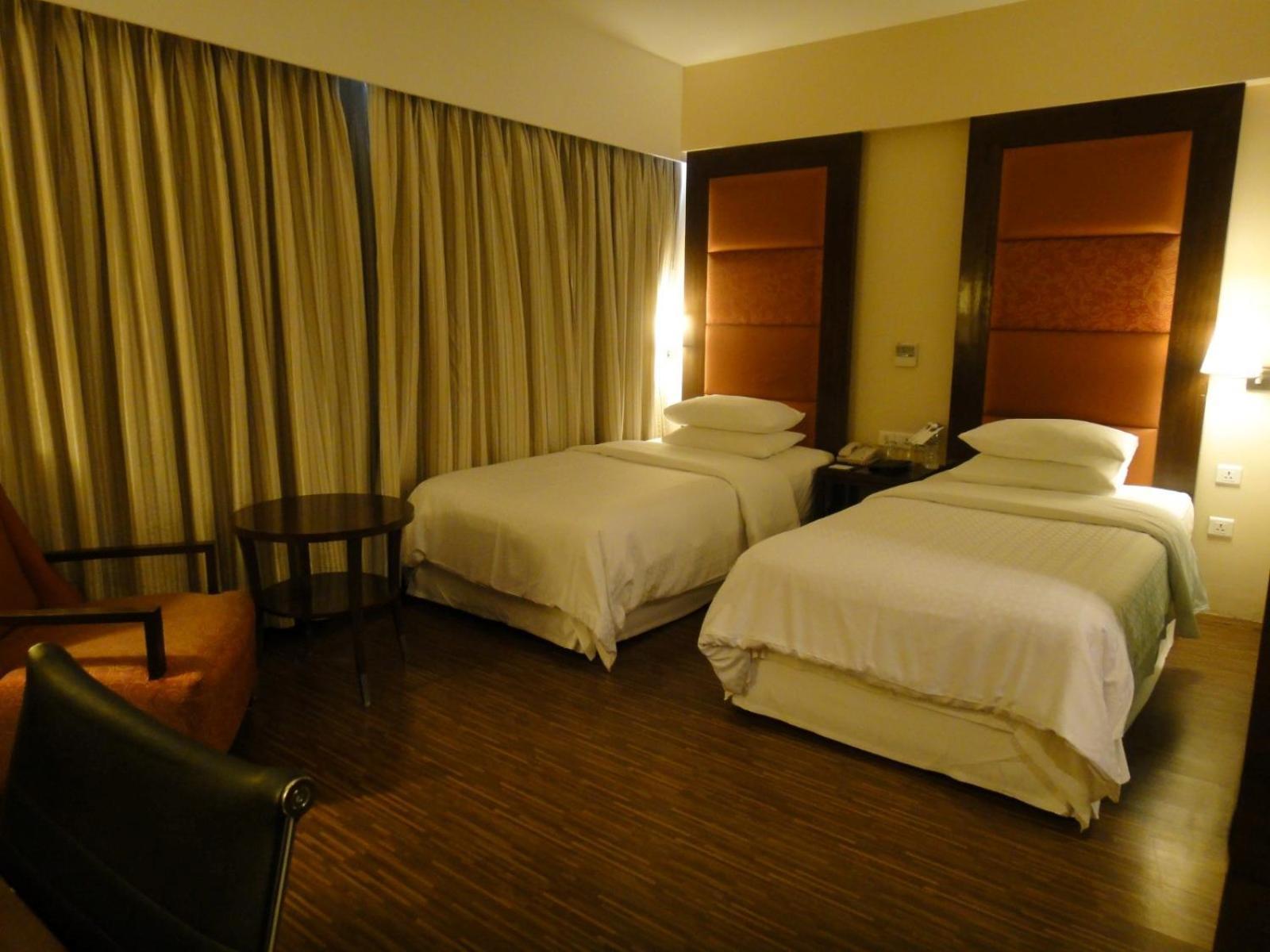 Four Points By Sheraton Ahmedabad Exterior foto