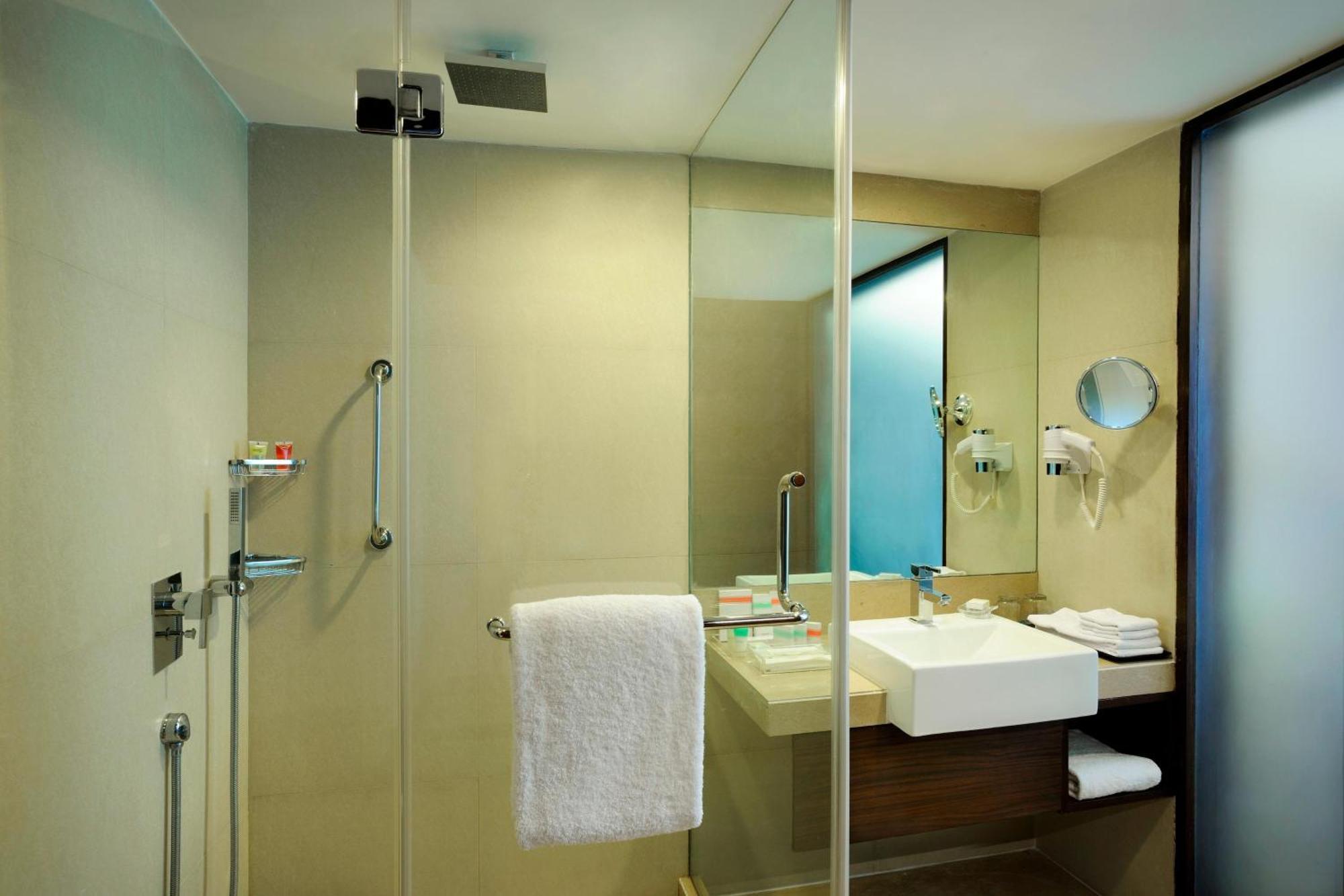 Four Points By Sheraton Ahmedabad Exterior foto