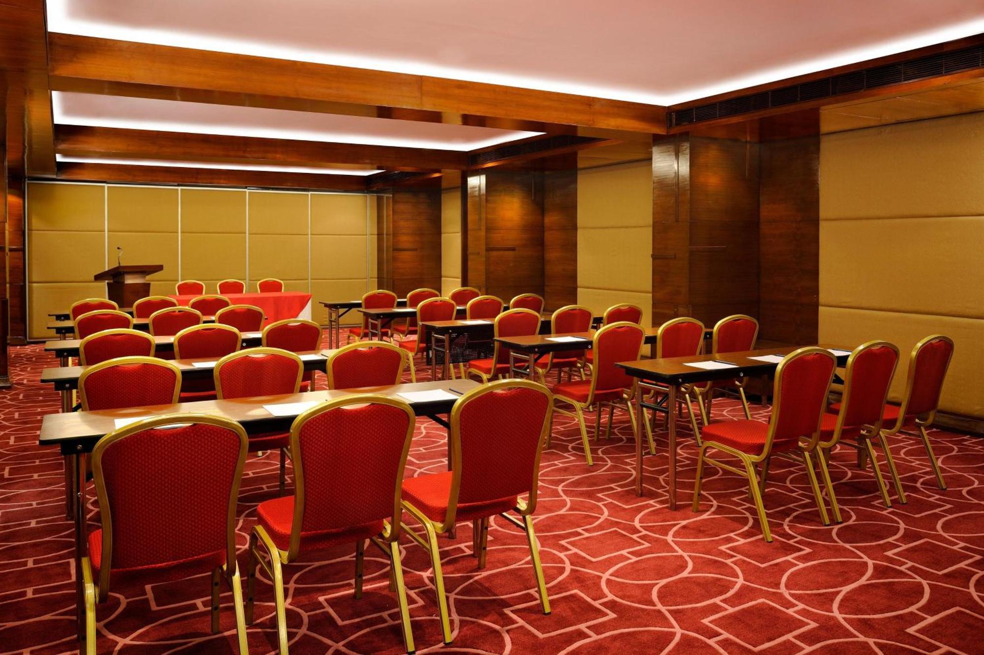 Four Points By Sheraton Ahmedabad Exterior foto