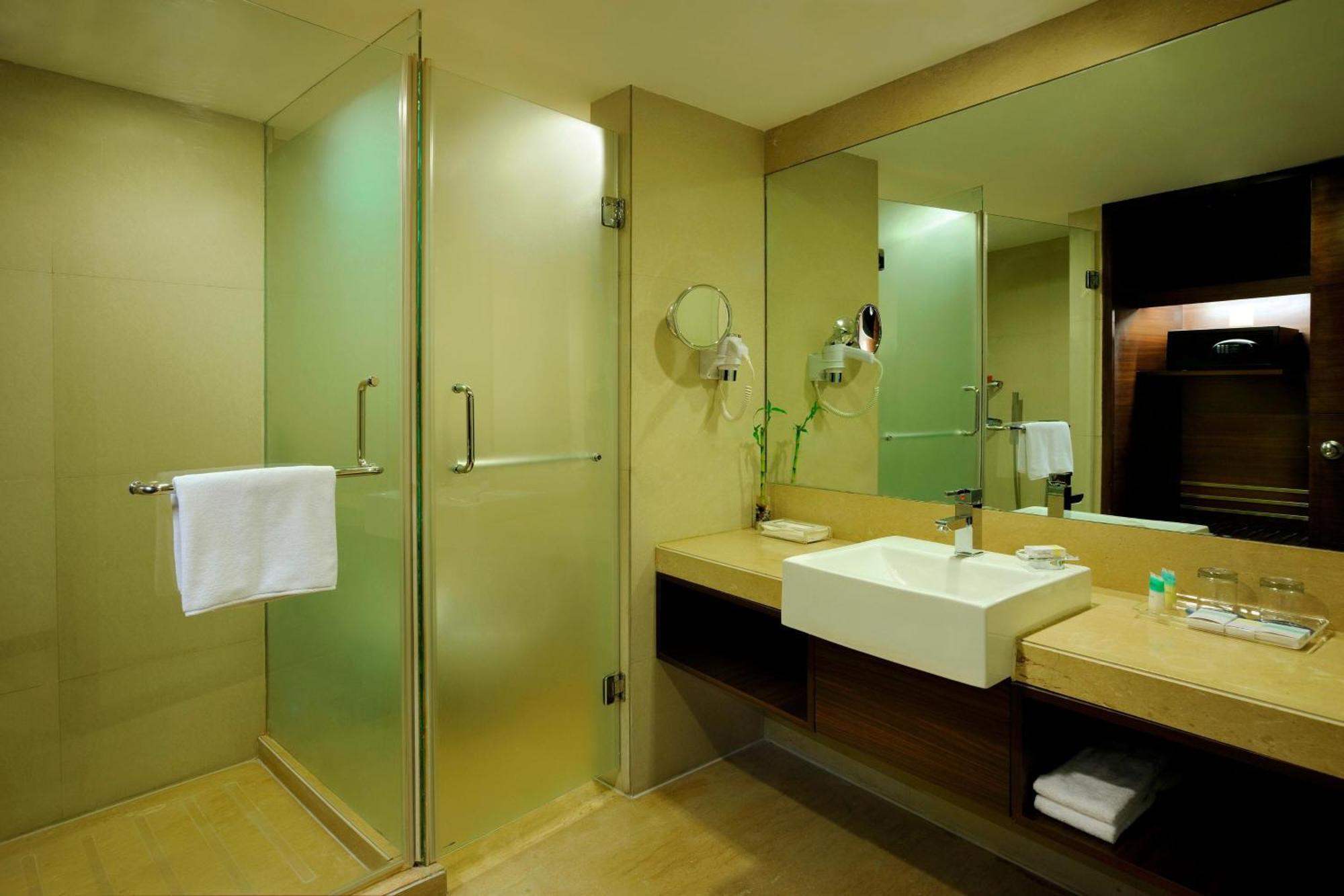 Four Points By Sheraton Ahmedabad Exterior foto