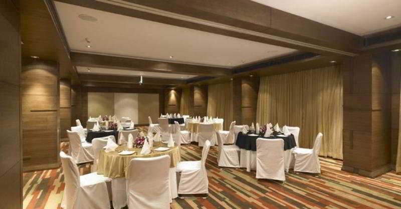 Four Points By Sheraton Ahmedabad Exterior foto