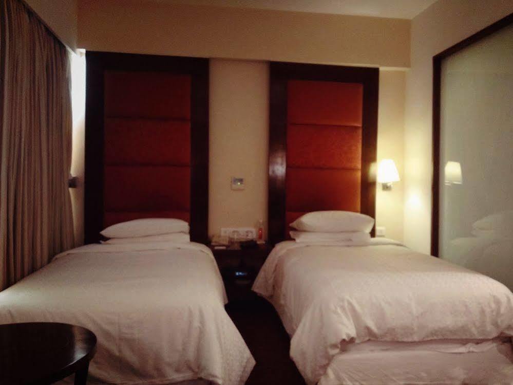 Four Points By Sheraton Ahmedabad Exterior foto